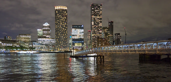 Canary Wharf night pier 2.jpg